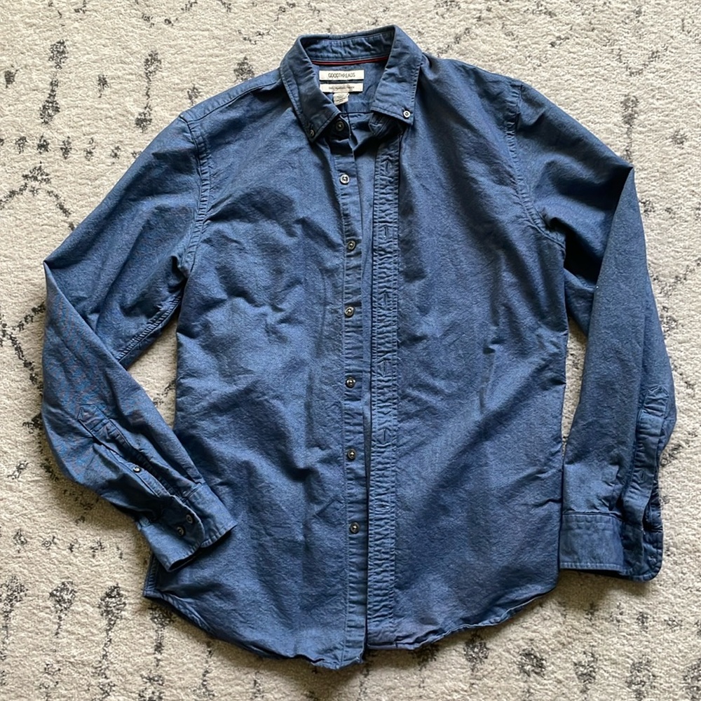 Goodthreads Men’s Medium Denim Chambray Long-Sleeved Button Down shirt